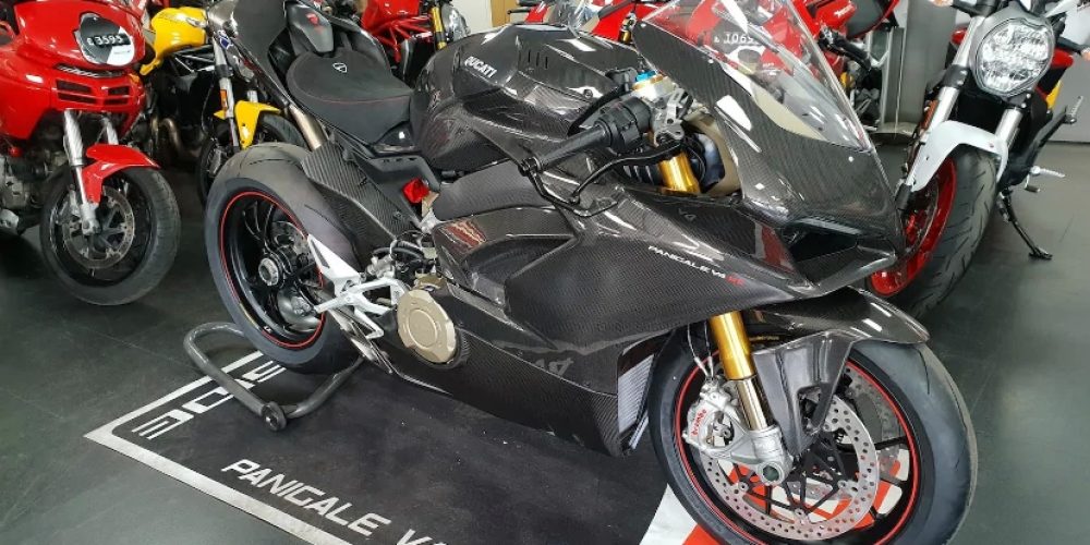 A shorter manual about Panigale V4 carbon dioxide fibers
